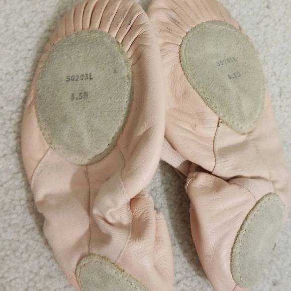 Bloch Leather Ballet Shoes - Picture 2 of 2